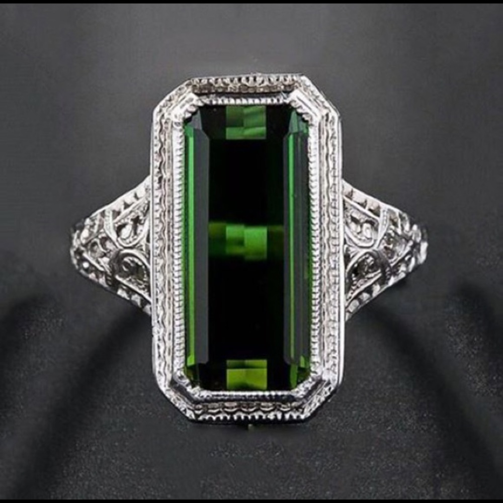Sterling Silver Emerald Gemstone Ring - image 1
